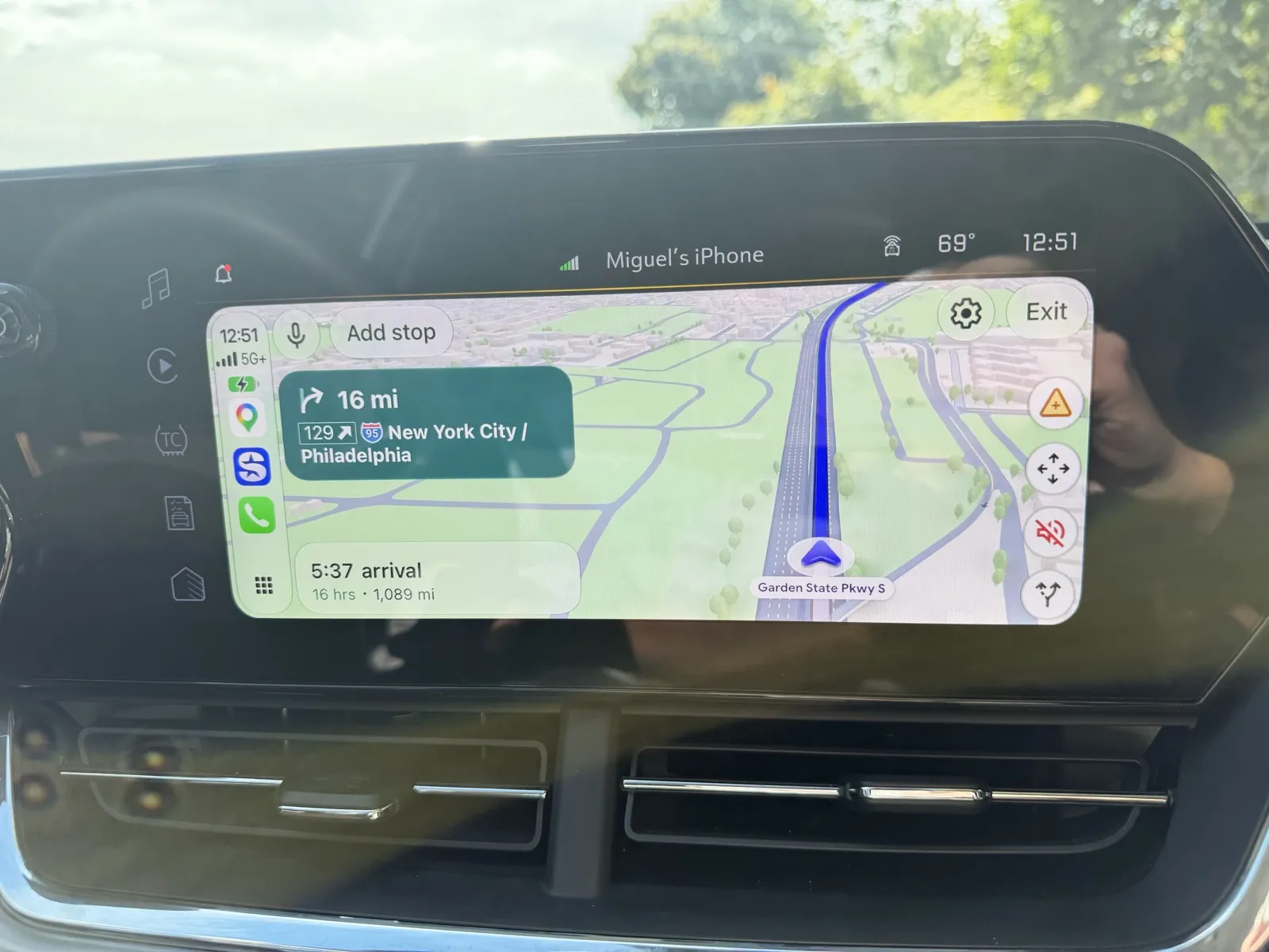 CarPlay navigation showing 16 hours and 1,089 miles to go on the drive from New Jersey to Port Canaveral